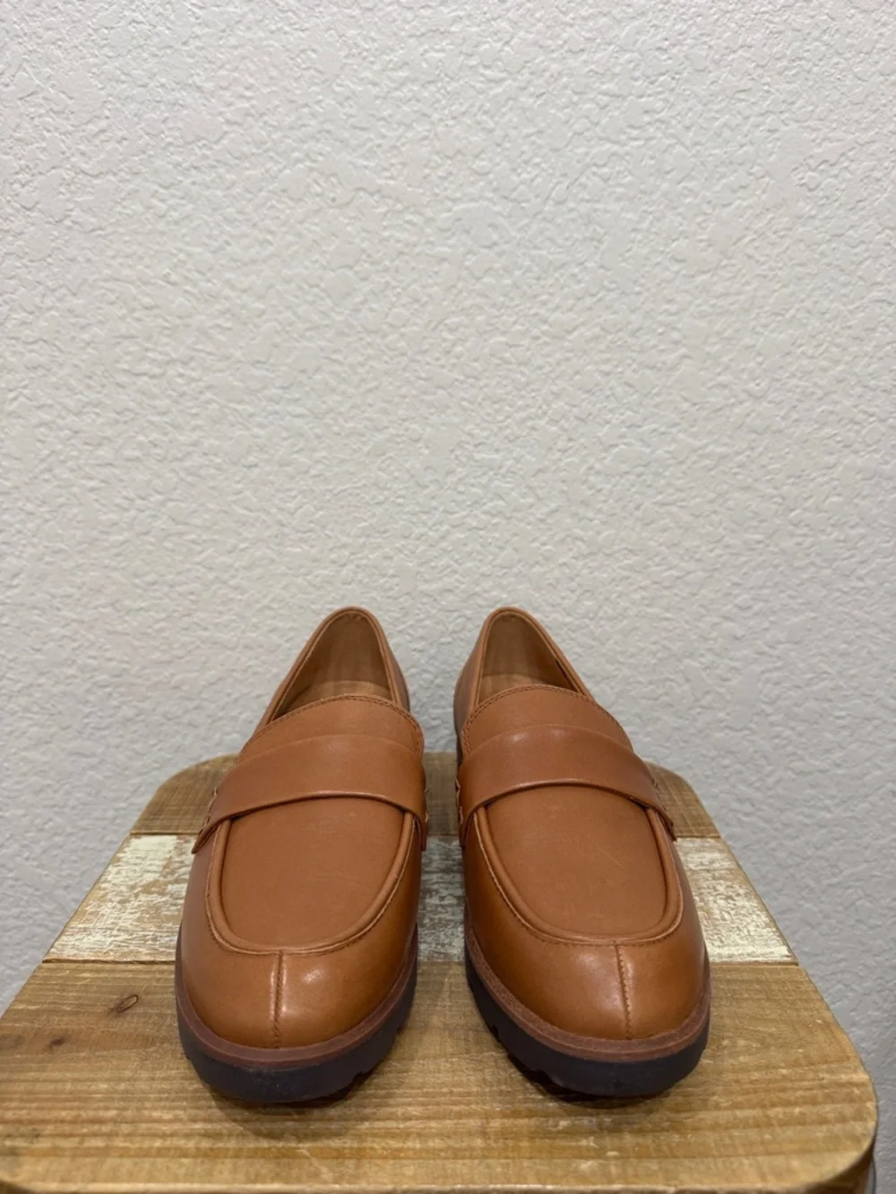 Vionic Cleo Tan Leathers Loafers Size 8.5 NEW - Picture 3 of 8